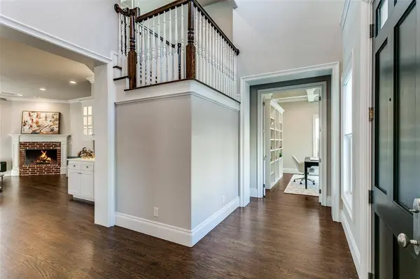 303 S Dooley Street, Grapevine, TX 76051