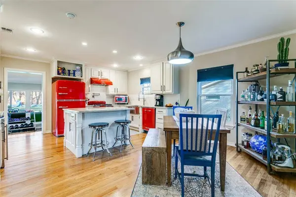 318 Ruth Street, Grapevine, TX 76051