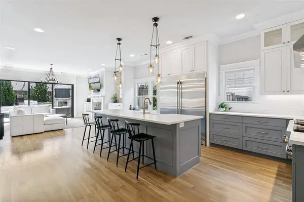 221 Austin Street, Grapevine, TX 76051