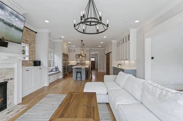 221 Austin Street, Grapevine, TX 76051