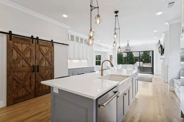 221 Austin Street, Grapevine, TX 76051