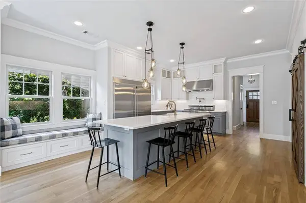221 Austin Street, Grapevine, TX 76051