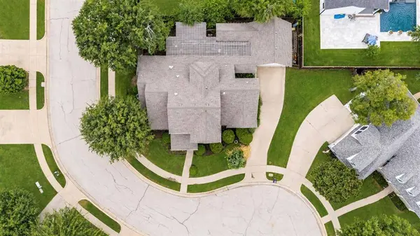 513 Dooley Court, Grapevine, TX 76051