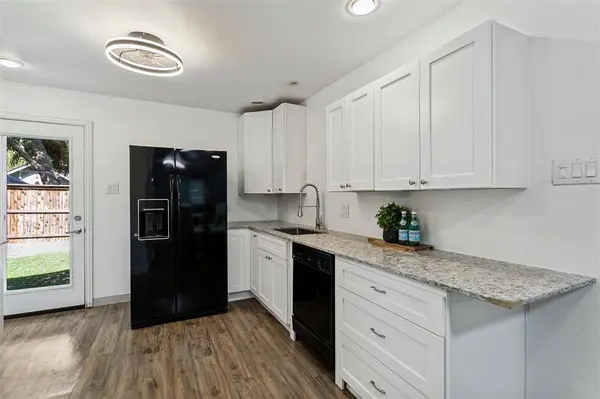 403 E Franklin Street #A, Grapevine, TX 76051