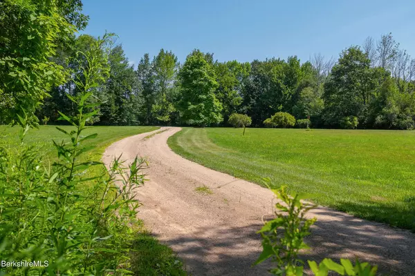 194 Sandisfield Rd, Sandisfield, MA 01255