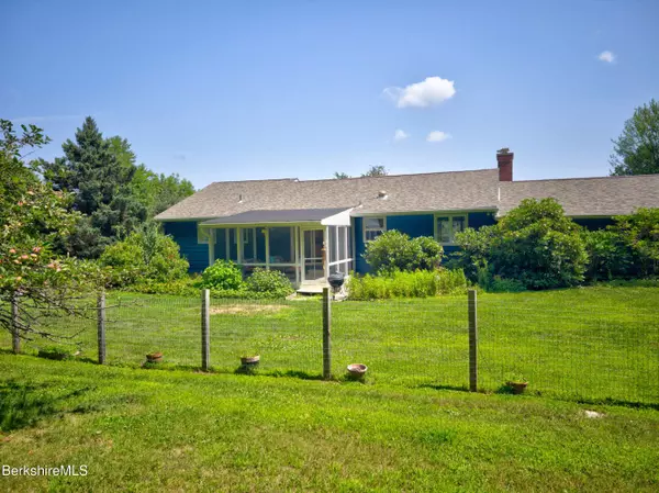 58 Deer Track Ln, Hillsdale, NY 12529