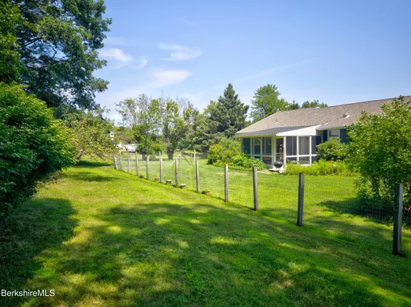 58 Deer Track Ln, Hillsdale, NY 12529