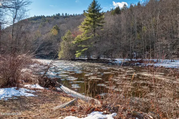 14 Roosterville Rd, Sandisfield, MA 01255