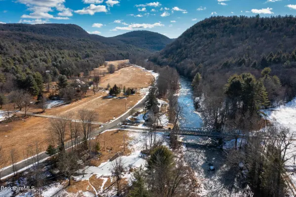 14 Roosterville Rd, Sandisfield, MA 01255