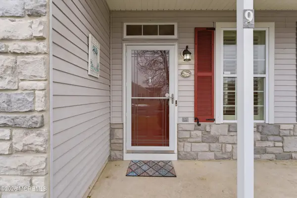 9 Robin Lane, Barnegat, NJ 08005