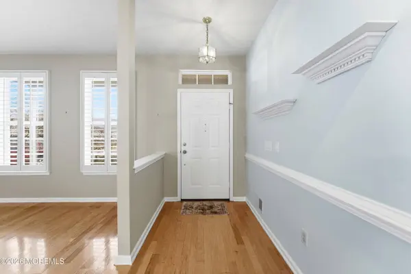 9 Robin Lane, Barnegat, NJ 08005