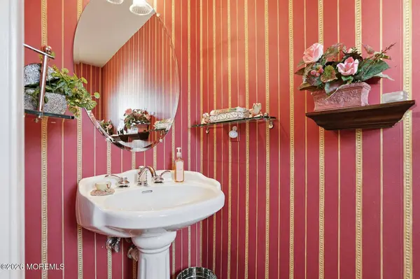 14 Linda Court, South Amboy, NJ 08879