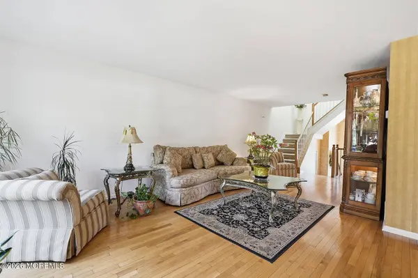 14 Linda Court, South Amboy, NJ 08879