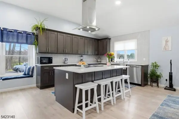 17 Fairmount Rd W, Tewksbury Twp., NJ 07830