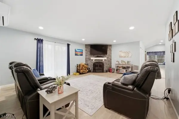 17 Fairmount Rd W, Tewksbury Twp., NJ 07830