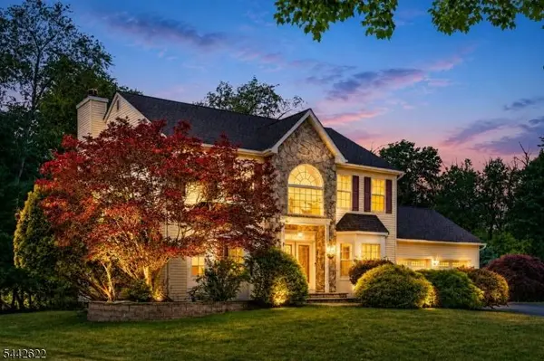 10 Whispering Pines Way, Piscataway Twp., NJ 08854