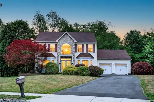 10 Whispering Pines Way, Piscataway Twp., NJ 08854