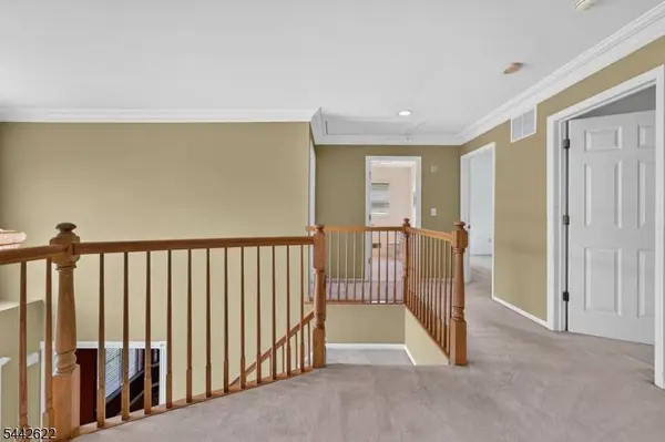 10 Whispering Pines Way, Piscataway Twp., NJ 08854