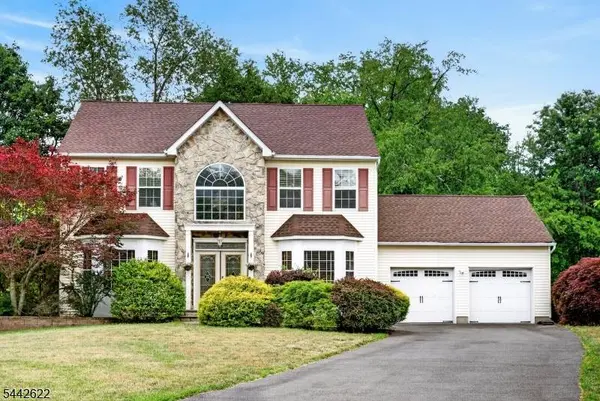 10 Whispering Pines Way, Piscataway Twp., NJ 08854