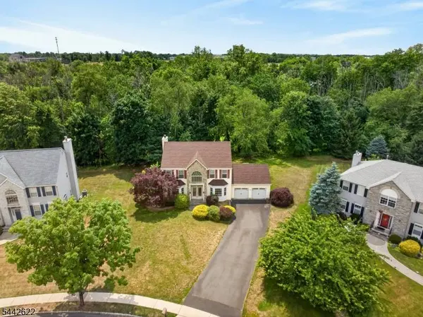 10 Whispering Pines Way, Piscataway Twp., NJ 08854