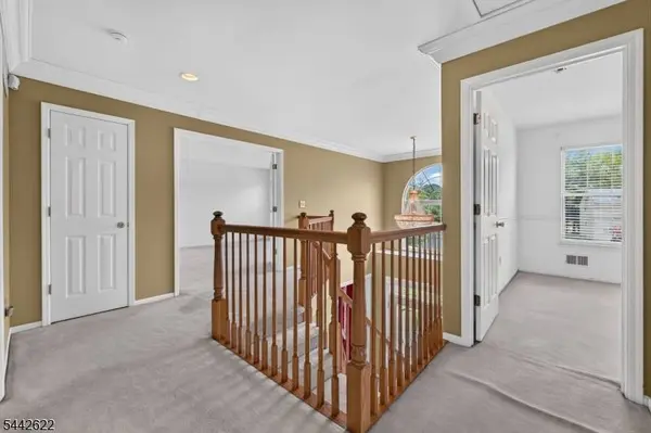10 Whispering Pines Way, Piscataway Twp., NJ 08854
