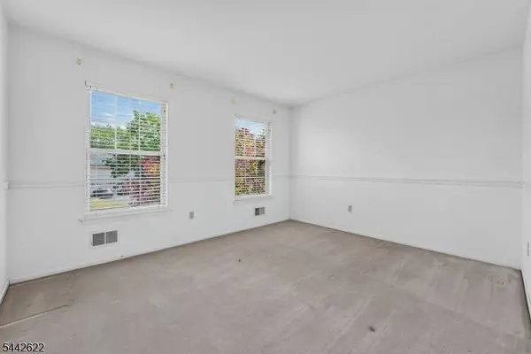 10 Whispering Pines Way, Piscataway Twp., NJ 08854