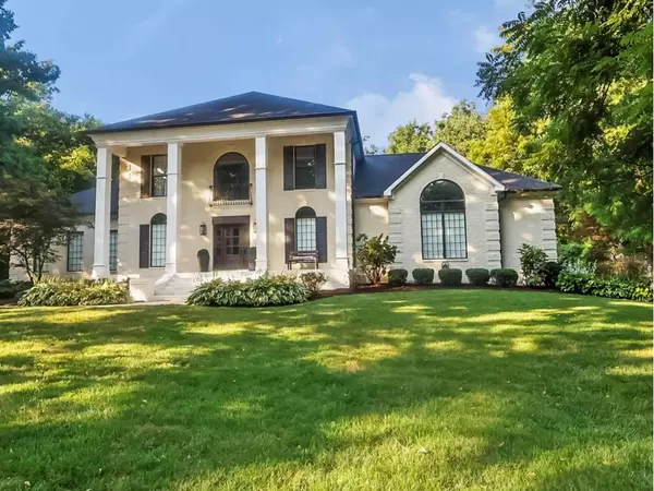 2072 Quail Run Dr, Bowling Green, KY 42104