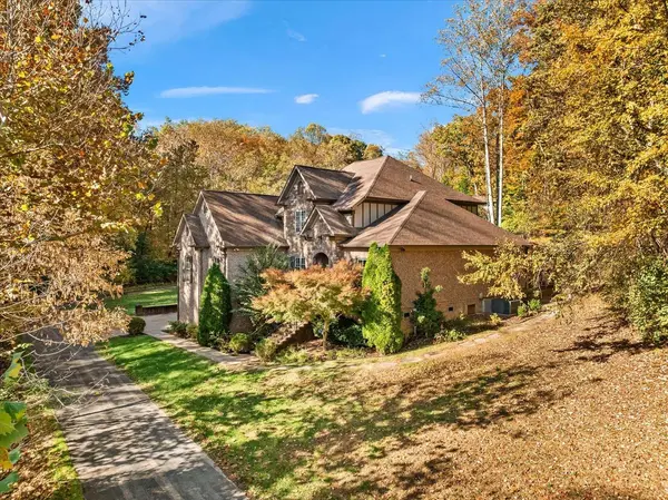 7244 Natchez Pointe Dr, Nashville, TN 37221