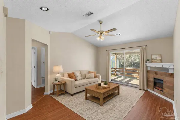 524 Greenberry Dr, Cantonment, FL 32533