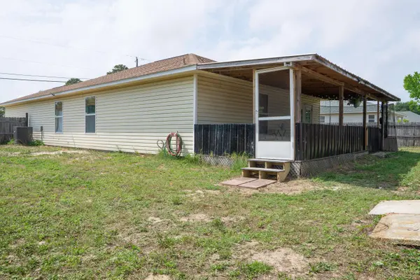 1990 Pentagon ST, Gulf Breeze, FL 32563