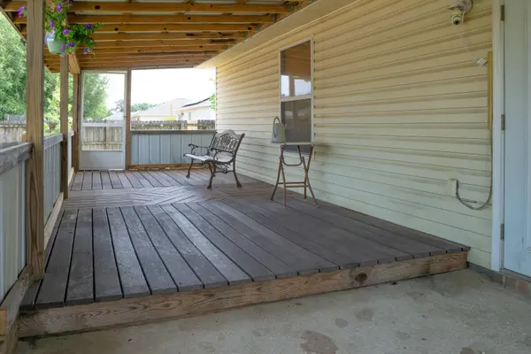 1990 Pentagon ST, Gulf Breeze, FL 32563