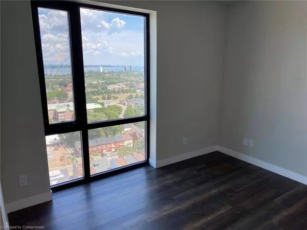 15 Queen Street S #2207, Hamilton, ON L8P 0C6