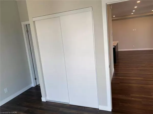 15 Queen Street S #1907, Hamilton, ON L8P 0C6