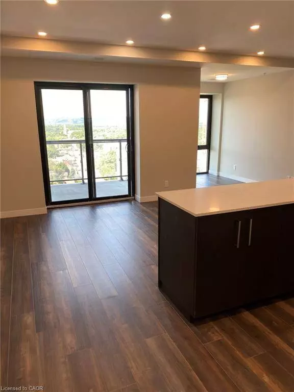 15 Queen Street S #1907, Hamilton, ON L8P 0C6