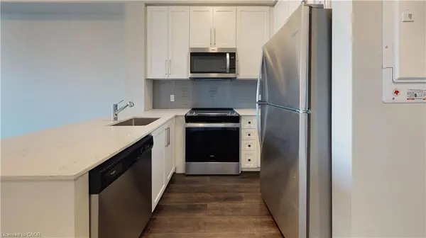 15 Queen Street S #1008, Hamilton, ON L8P 0C6