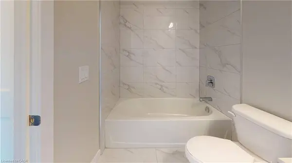 15 Queen Street S #1008, Hamilton, ON L8P 0C6