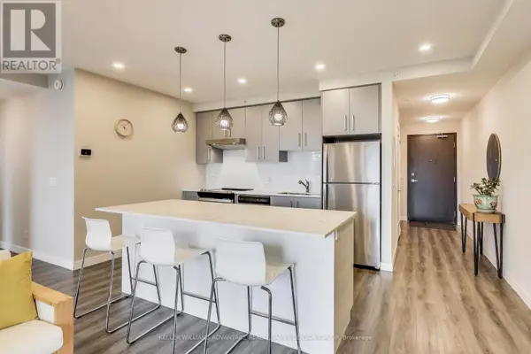 15 Queen ST South #907