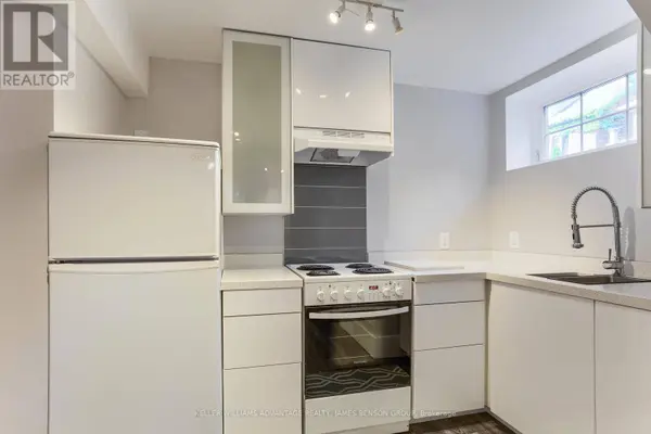 53 Pearson AVE #Lower, Toronto (roncesvalles), ON M6R1G3