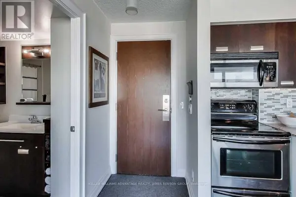 80 Western Battery RD #1107, Toronto (niagara), ON M6K3S1