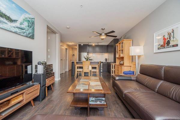1677 Lloyd AVE #207, North Vancouver, BC V7P 0B1