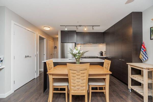 1677 Lloyd AVE #207, North Vancouver, BC V7P 0B1