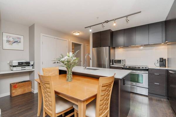 1677 Lloyd AVE #207, North Vancouver, BC V7P 0B1