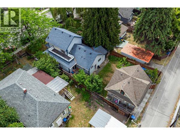 822 Lawrence Avenue, Kelowna, BC V1Y6L9
