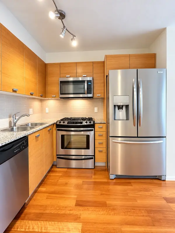 2483 Spruce St #205, Vancouver, BC V6H 4J2