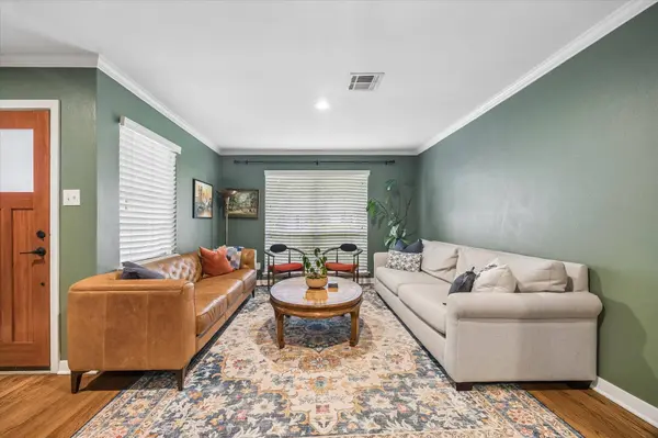 2031 Chantilly LN, Houston, TX 77018