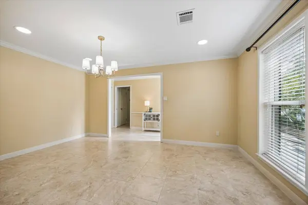 10814 Overbrook LN, Houston, TX 77042