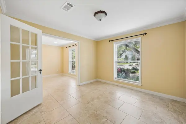 10814 Overbrook LN, Houston, TX 77042