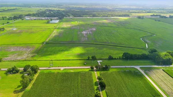 14213 Market LN, Guy, TX 77444