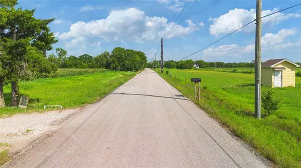 14015 Market LN, Guy, TX 77444