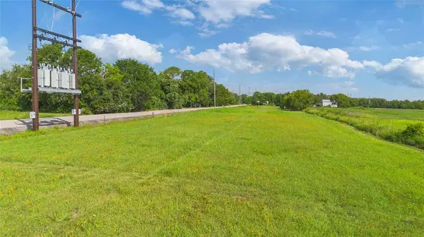 14213 Market LN, Guy, TX 77444